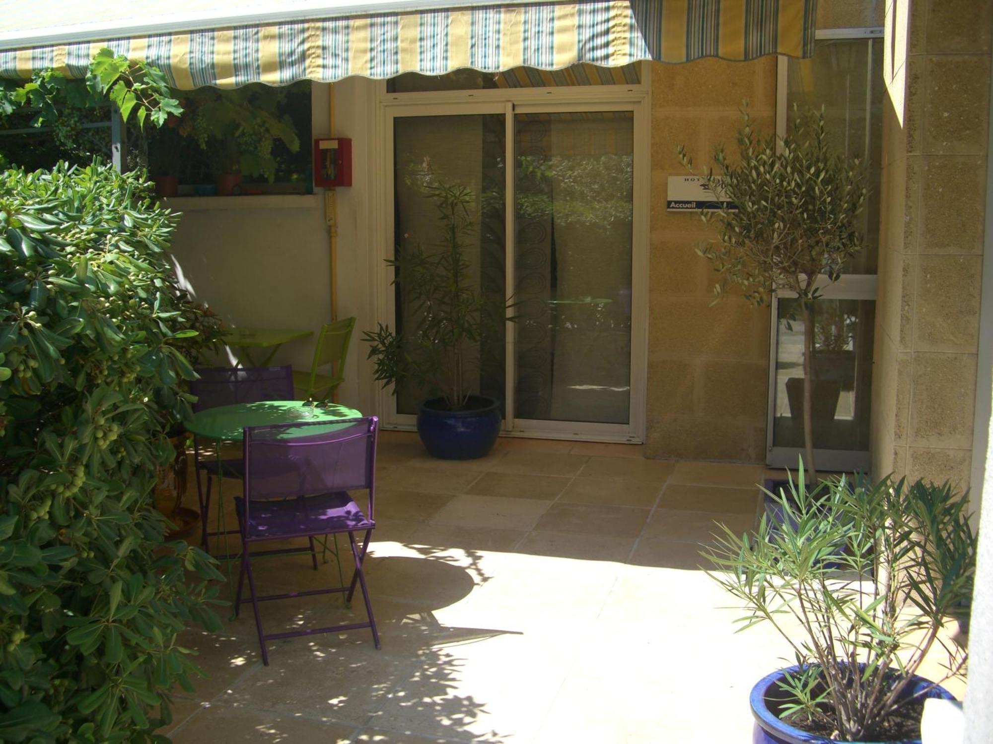 Logis Hotel Du Midi Salon-de-Provence Exterior foto